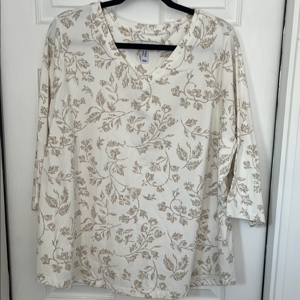 D & Co. Floral Print V-Neck Top